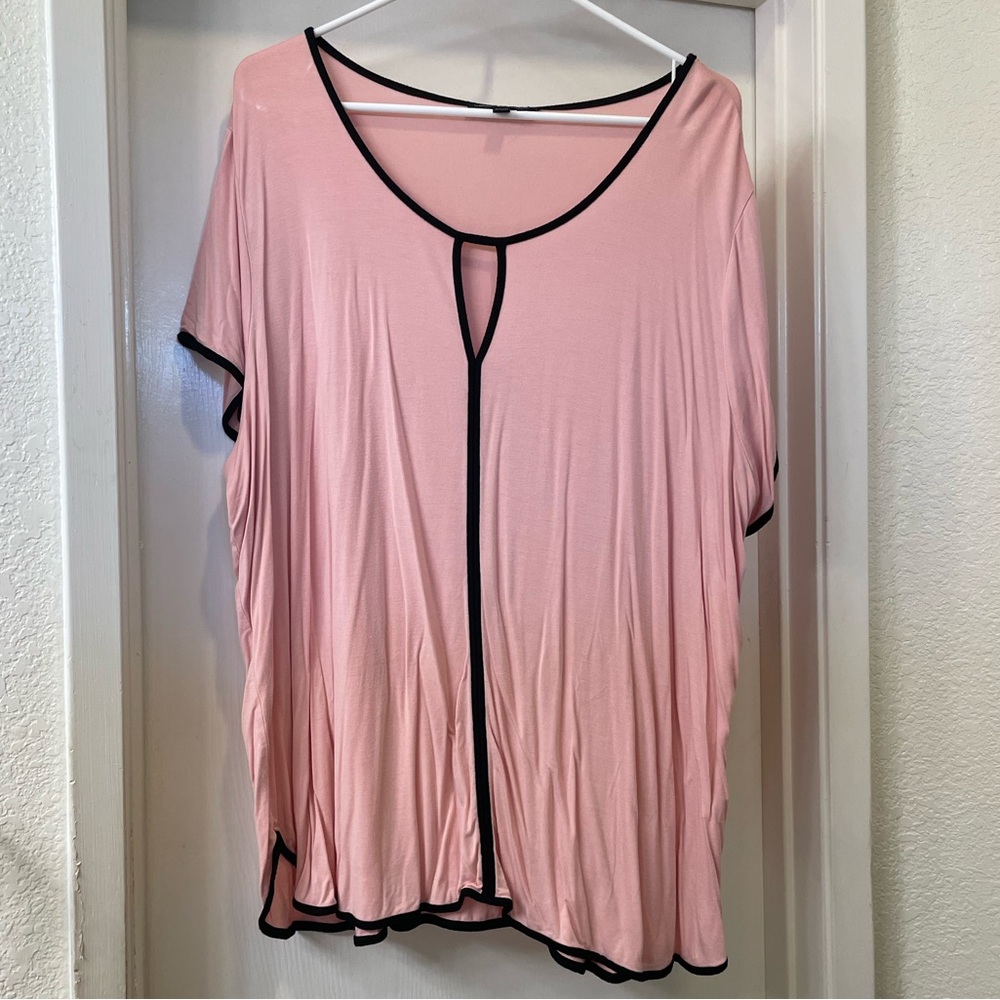 Cable & Gauge Pink Relaxed Cut Out Blouse with Black Trim sz 3X